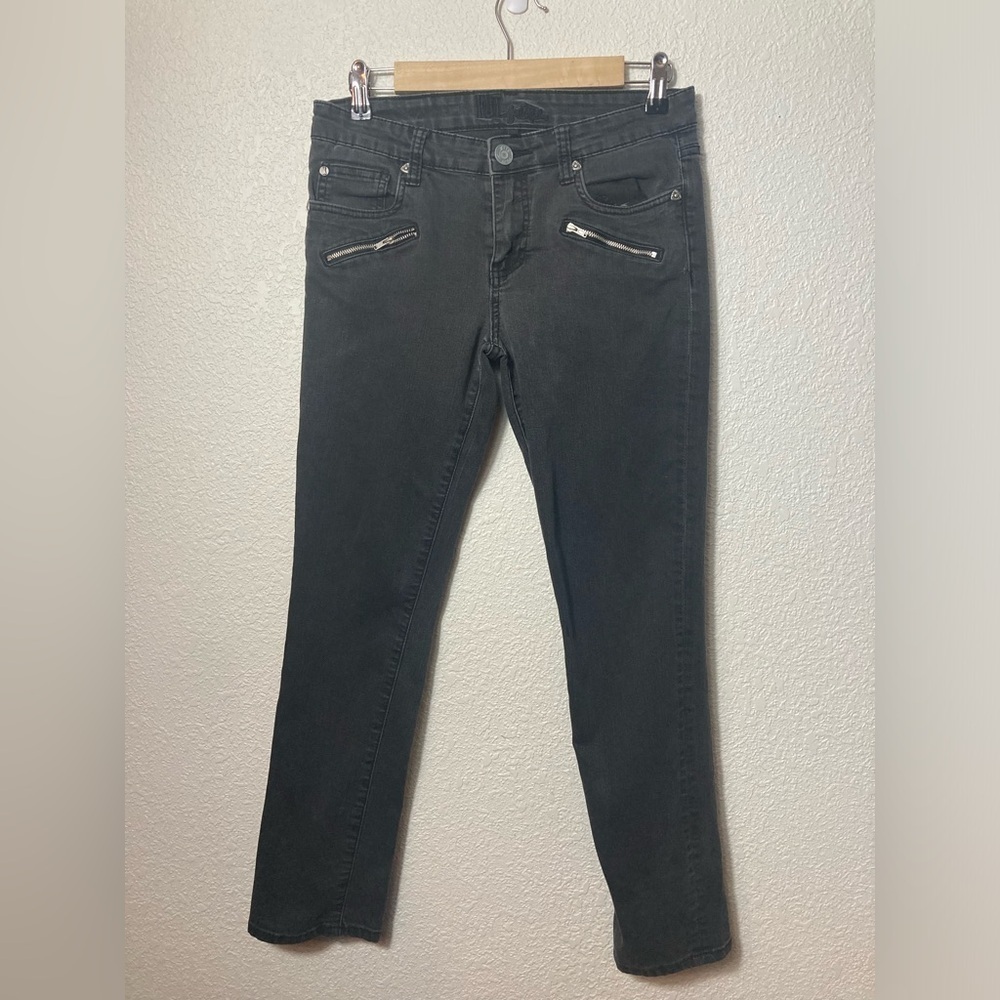 Kut from the Kloth black jeans size 6 zipper accent straight cut